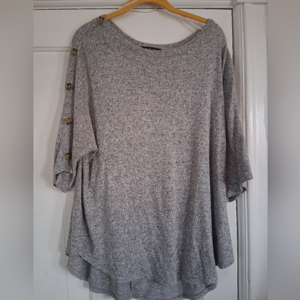 Kim & Cami Gray Button-Detail Top